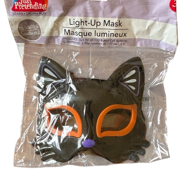 Kids Dress Up Bundle with Light Up Mask And Minion Goggles - Picture 4 of 7